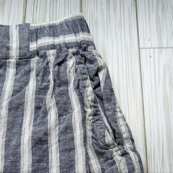 Christian Siriano Preppy Striped Linen Shorts in Blue and White Size Medium - Picture 6 of 7